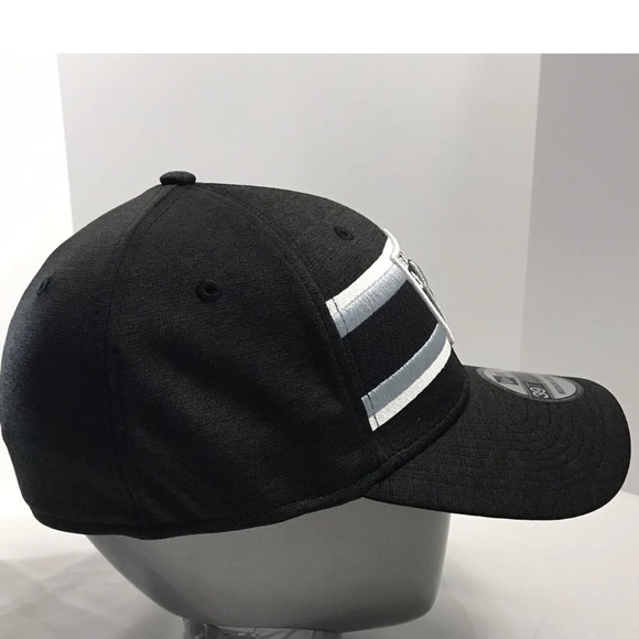 *NWT* Authentic NFL LAS VEGAS RAIDERS NEW ERA 39THIRTY FLEXFIT Medium /Large Hat - Picture 2 of 5